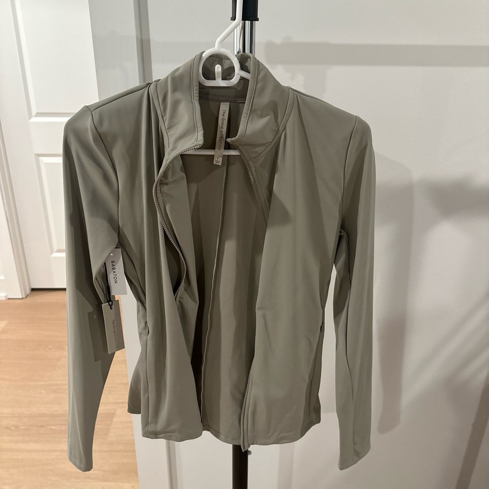 NWT Babaton Basalt Grey Athletic Zip Up Size S Aritzia